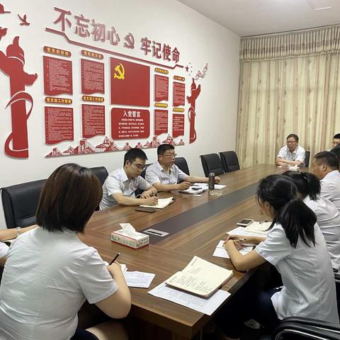 找准问题症结 明晰发展思路——原阳农商银行党委书记赵建华深入小微信贷中心调研指导工作