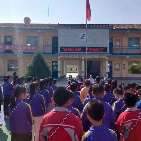 武乡县公安局北社派出联合监漳司法所走进监漳小学开展“法治进校园，平安伴我行”主题宣传活动