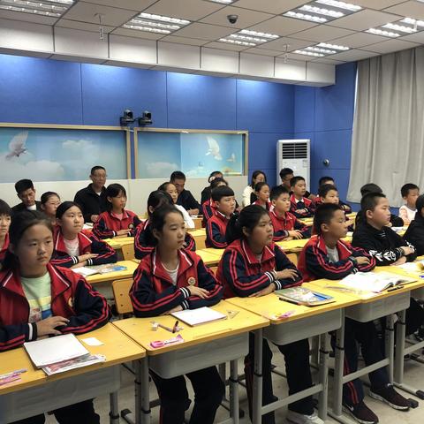 凝聚集体智慧 打造理想课堂——向城镇中心小学五年级数学集体备课