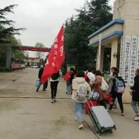 军训教场炼意志   军营造就少年志