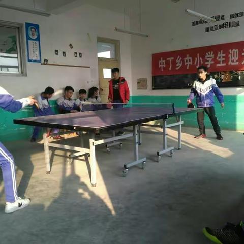 庆元旦 展风采一一中丁中学举行乒兵球班级对抗赛