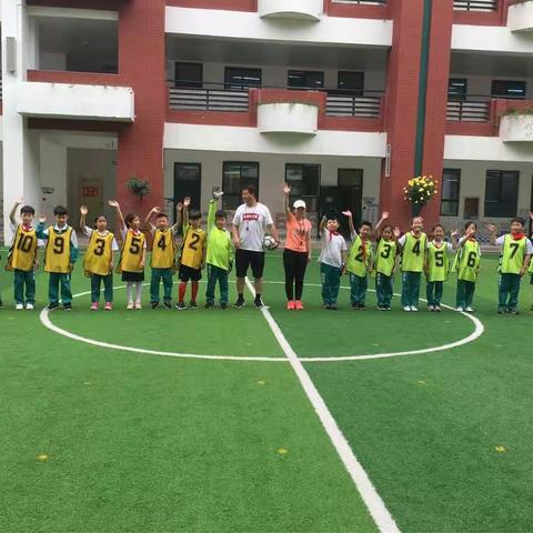 浓情五月，我们在足球场相约！