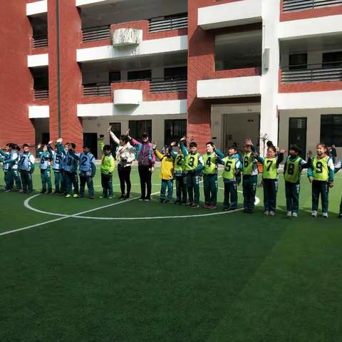 驰骋绿茵足球场，蓬勃向上我最强！