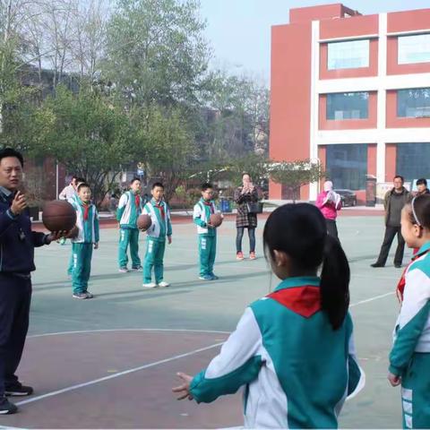 冯老师精彩课堂-小篮球！