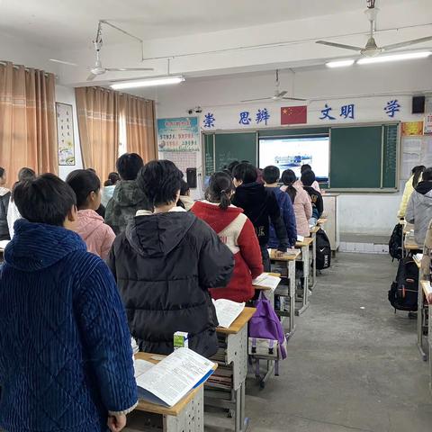 栗坪中学：全校师生为江泽民同志默哀