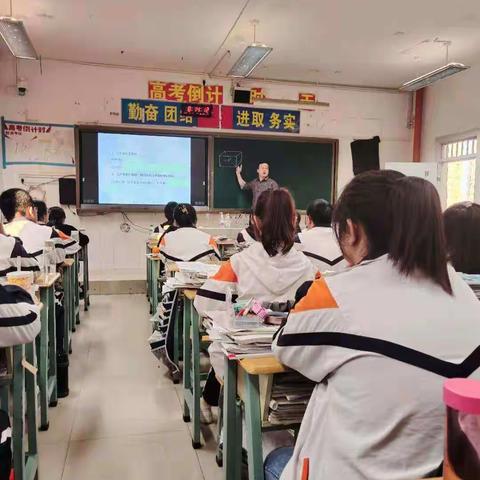 聚焦课堂，提升质量 ——昆十一中高三推门课活动