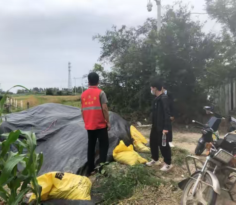 网格员排查铁路安全隐患