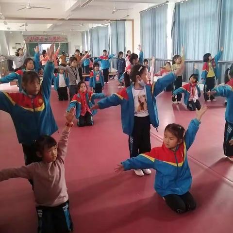 周一，舞蹈社团如约而至