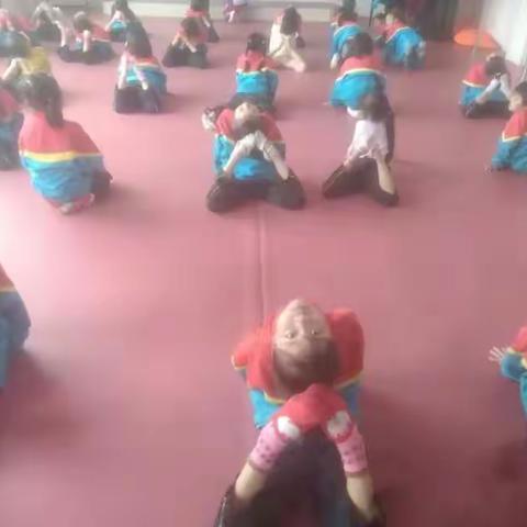 相聚龙脑桥中心小学校舞蹈社团