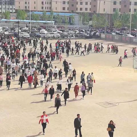 高家小学家长学校大讲堂开课了！