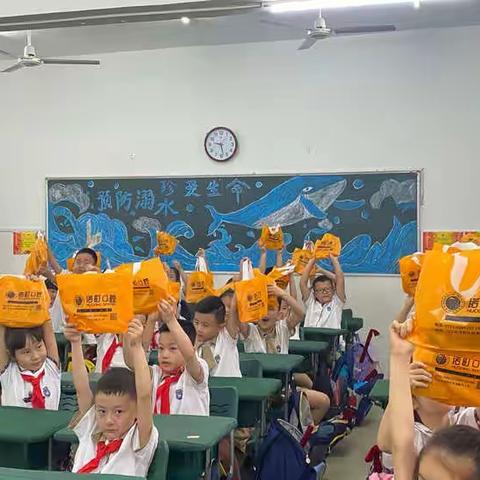 爱护牙齿，绽放微笑～☀双峰小学一（3）班☀️爱牙🦷日活动✨