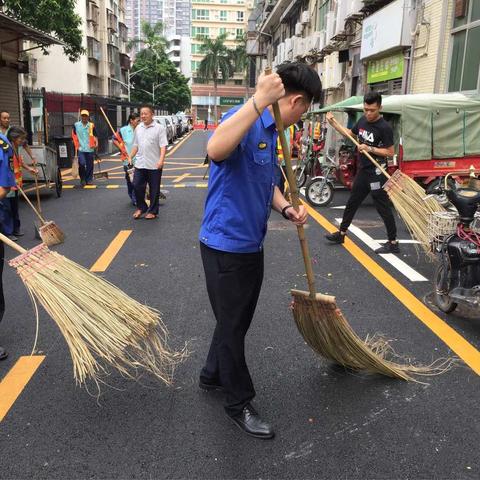 文雅社区在多宝利市场开展统一清扫行动