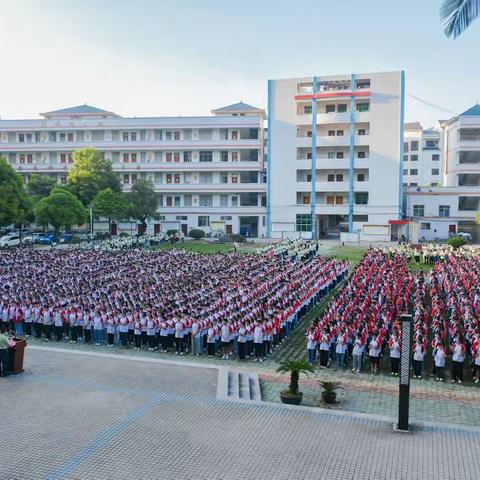 胸怀新梦想 齐心向未来——德保高中举行2022年秋季学期开学典礼