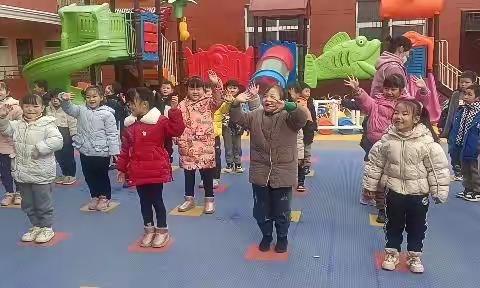 【快乐体智能《沼泽探险》】——圣菲堡幼儿园