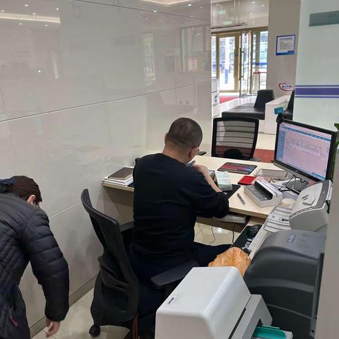 哈龙支行渠道与运营管理部韩亮经理高鹏经理莅临延寿支行现场检查