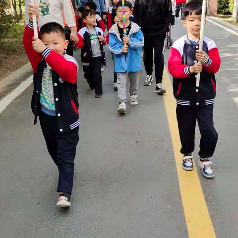 “亲近自然，快乐徒步”———小哈佛双语艺术幼儿园