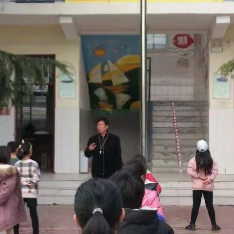 秦庄中心小学防踩踏安全演练