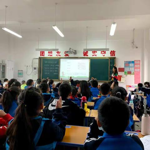 数学教研一组第二轮听课评课活动