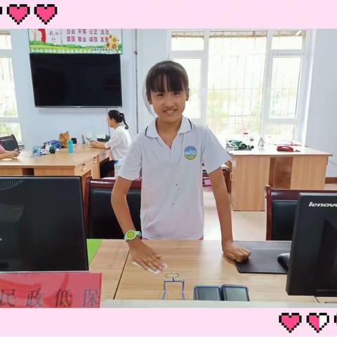 小志愿者进社区  志愿服务助创城