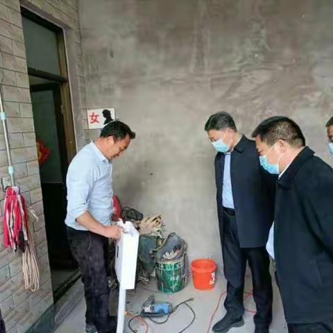 县委副书记王涛深入小河镇指导户厕摸排问题整改工作