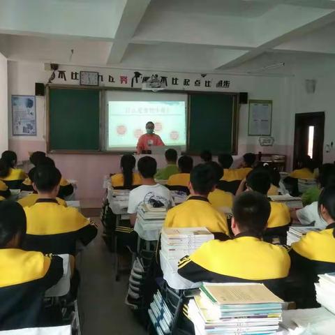 安全文化进校园，安全教育驻心间。库伦旗第二中学高一二班安全教育主题班会。