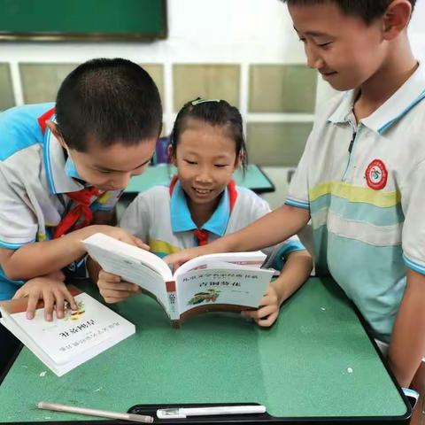 读好书亮人生，诵诗歌传文化