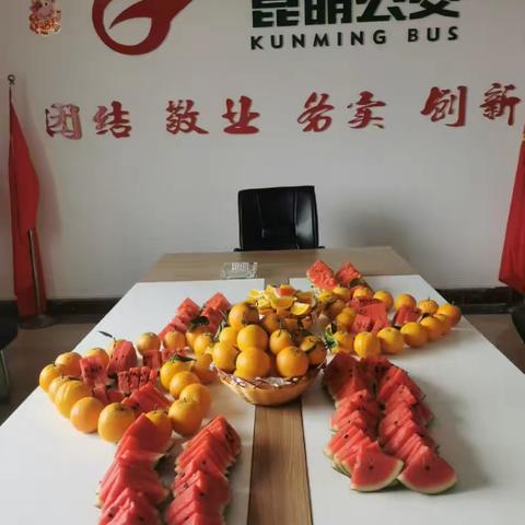 夏季送清凉 关爱沁人心——昆明公交广告传媒公司打造心在一起才聚力量的高效团队