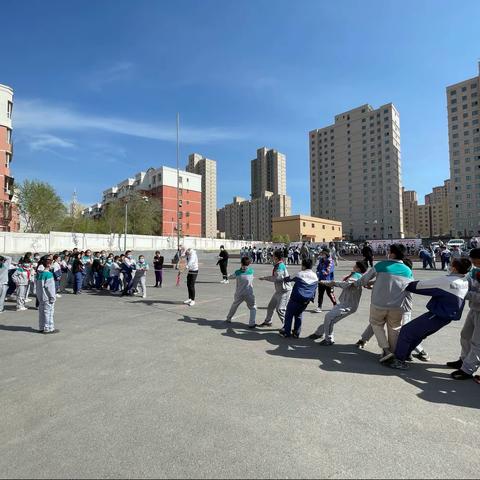 “学党史 鼓干劲 开新局”——乌鲁木齐市第132中学拔河比赛