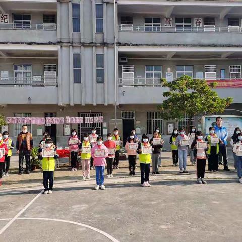 展优秀作业，亮学生风采——大岗镇莫屋教学点开展“优秀作业”和“优秀日记”评比活动