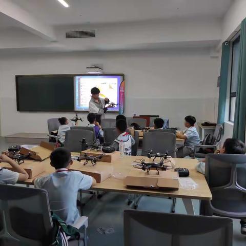 锦绣学校无人机课程