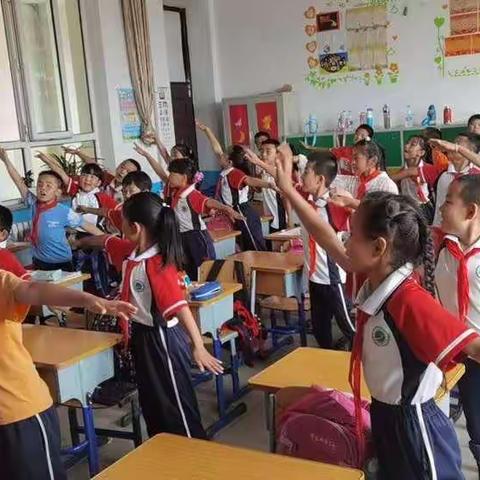 新庙小学扣好人生第一粒扣子之传承红色基因争做时代新人