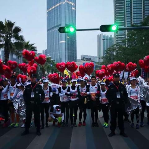 石岩分公司圆满完成2018深圳宝安国际马拉松赛安保工作