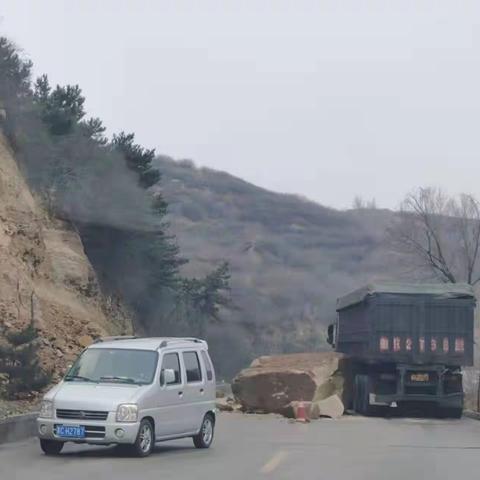 寿阳公路段紧急清理塌方保畅通