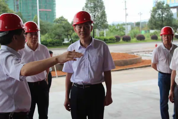 加速推进文旅康养产业落地7月11日上午,市委书记林兴禄,市长余红胜