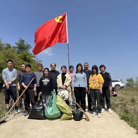 黄陈学区党支部开展环境卫生整治主题党日活动