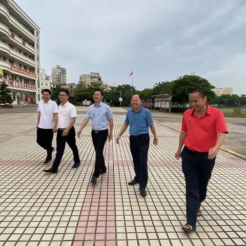 快讯：高州市委教育工委书记、市教育局党组书记、局长钟革辉同志到祥中调研指导工作！