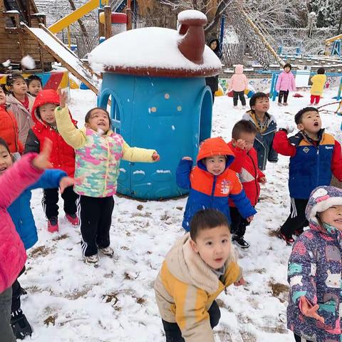 在玩雪中收获快乐——利津县第一实验幼儿园小班组冬日玩雪篇