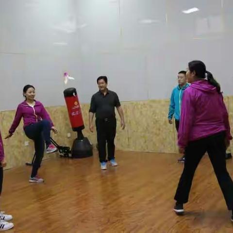 大宁支行开展阳光健身活动喜迎“双节”