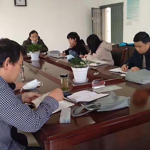 细微之处见精神  艰难之时显品格——疫情期间二高中研训活动侧记