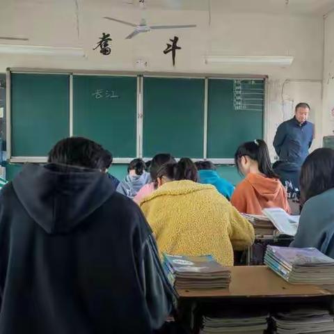 研学共进，助力教师成长--谷堆一中文综组教研活动