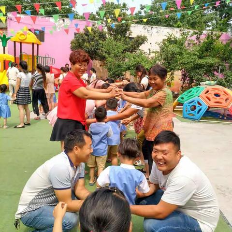 克井小太阳幼儿园小一班“家长开放日”精彩瞬间……