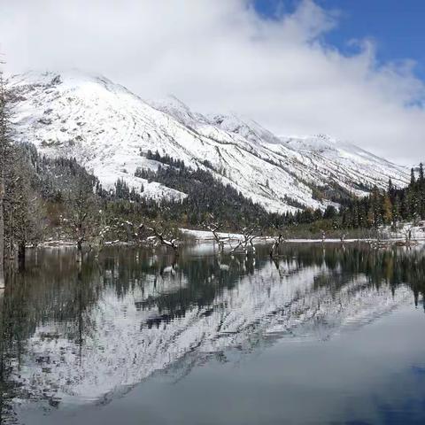 游览四姑娘山景区