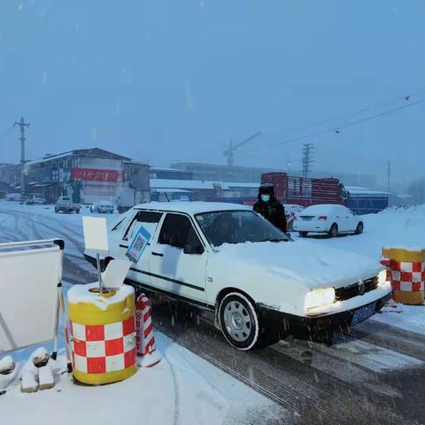 城市管理执法大队统筹兼顾确保疫情防控和日常工作“两手抓 两不误”