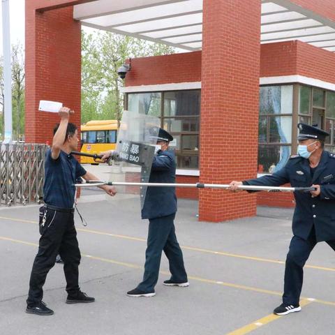 垦利区第三实验小学多措并举落实市区安全工作暨疫情防控会议精神