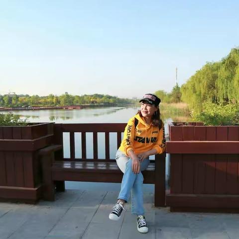 美女浞河景区漫游