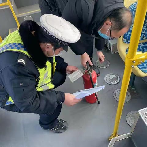 曹妃甸交警二大队深入运输企业开展安全检查筑牢春运交通安全防线