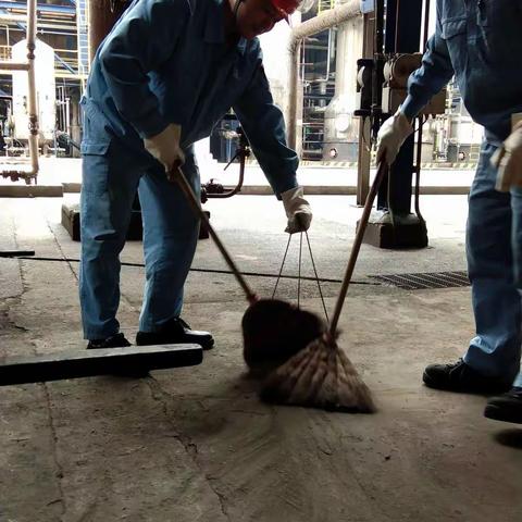清洁生产   党员在行动