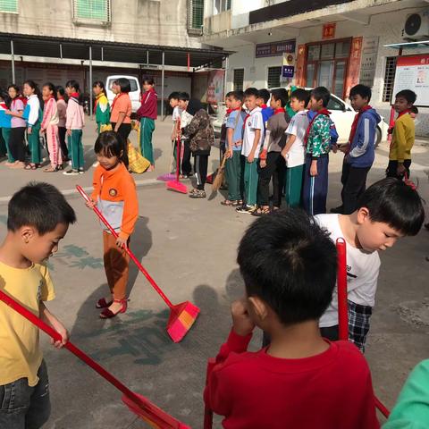 夏蓝小学附属幼儿园“小手拉大手！共创文明卫生城”