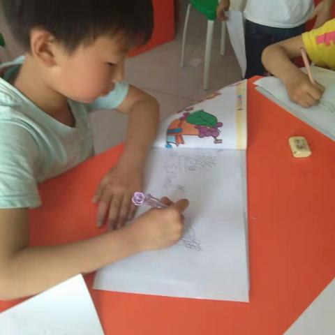 后李寨小学一年级学生读书（艺术类）纪实。