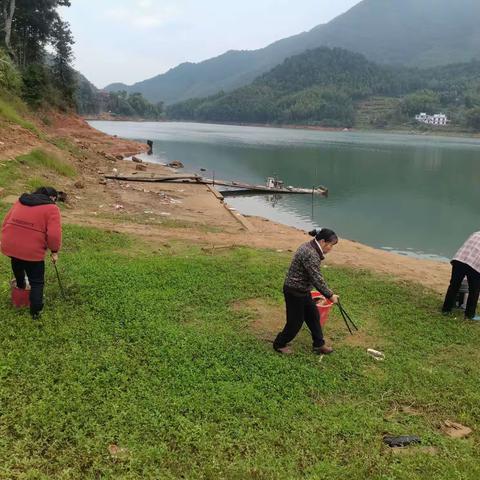 清理山口岩水库周边环境卫生，共建共享美丽乡村